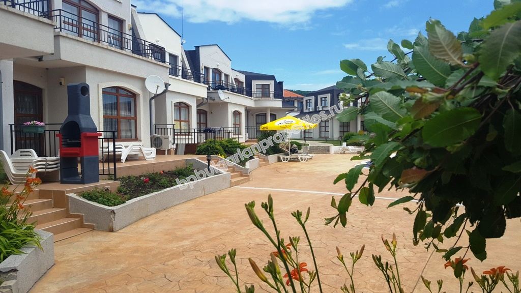 Мебелиран двуспален апартамент за продажба близо до курорта Слънчев Бряг