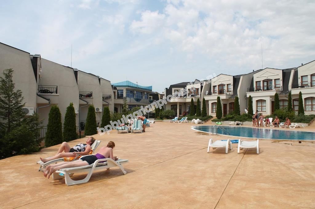 Мебелиран двуспален апартамент за продажба близо до курорта Слънчев Бряг