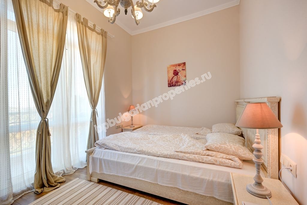 Уникална луксозно мебелирана триетажна къща за продажба в град Созопол