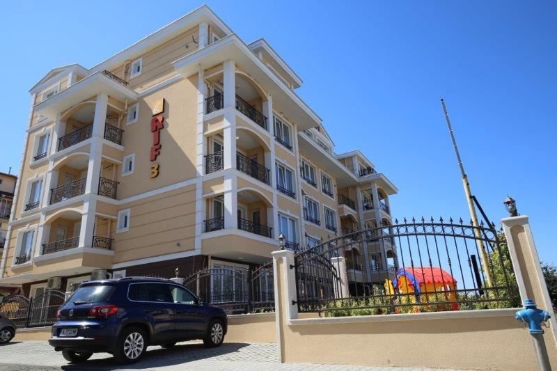 Директно от строителя! Луксозно обзаведен двустаен апартамент близо до морето в Равда