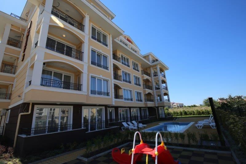 Директно от строителя! Луксозно обзаведен двустаен апартамент близо до морето в Равда