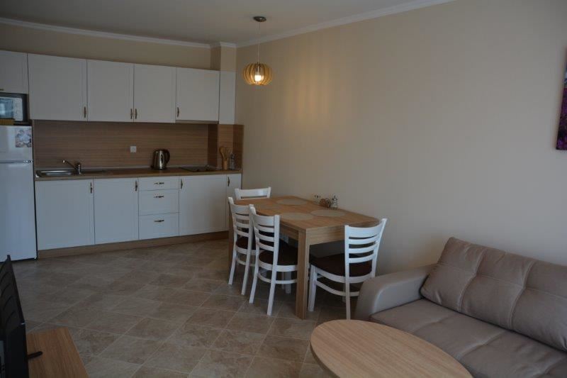 Директно от строителя! Луксозно обзаведен двустаен апартамент близо до морето в Равда