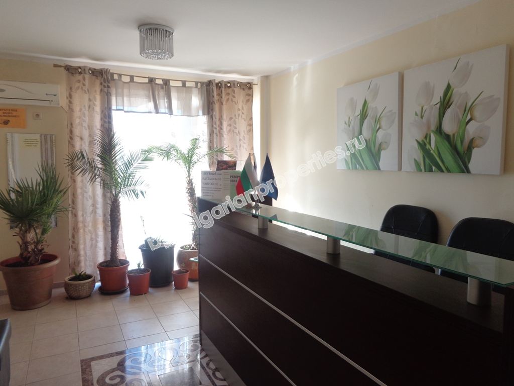 Мебелиран двуспален апартамент за продажба близо до плажа в курорта Слънчев Бряг