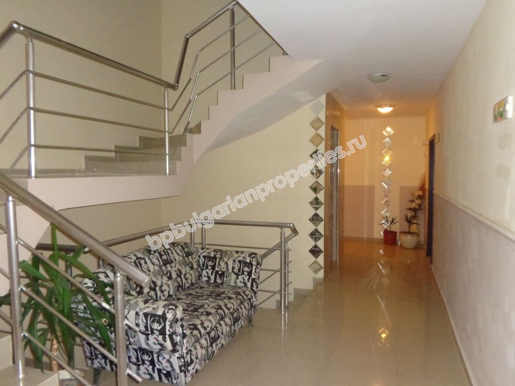 Мебелиран двуспален апартамент за продажба близо до плажа в курорта Слънчев Бряг