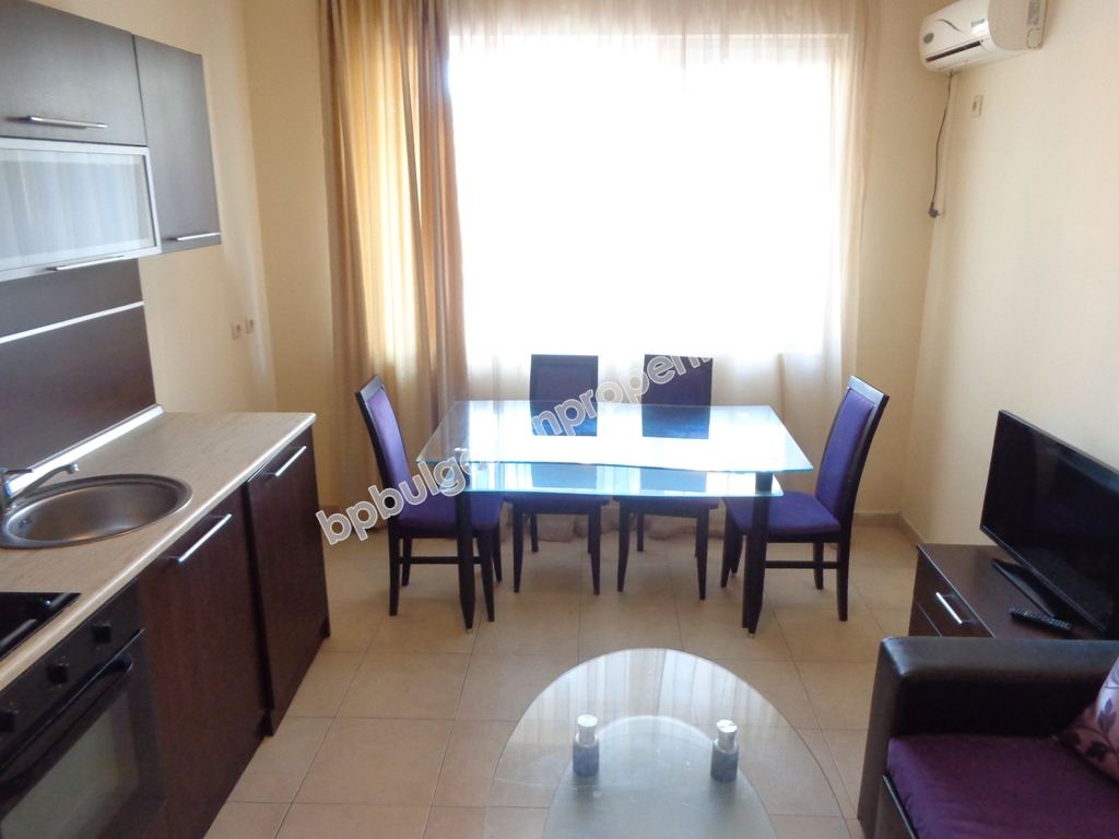 Мебелиран двуспален апартамент за продажба близо до плажа в курорта Слънчев Бряг