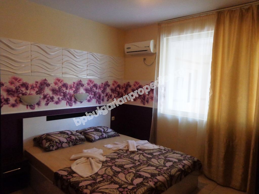 Мебелиран двуспален апартамент за продажба близо до плажа в курорта Слънчев Бряг