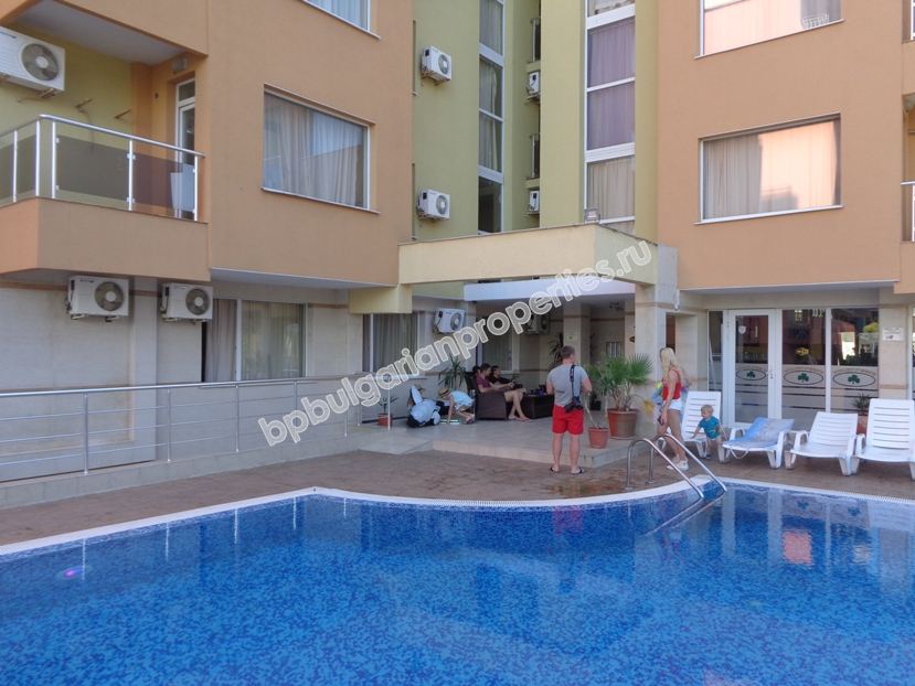 Мебелиран двуспален апартамент за продажба близо до плажа в курорта Слънчев Бряг