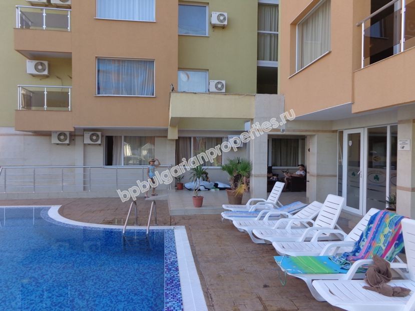 Мебелиран двуспален апартамент за продажба близо до плажа в курорта Слънчев Бряг