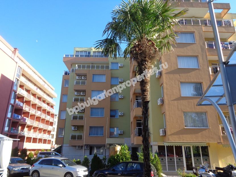 Мебелиран двуспален апартамент за продажба близо до плажа в курорта Слънчев Бряг