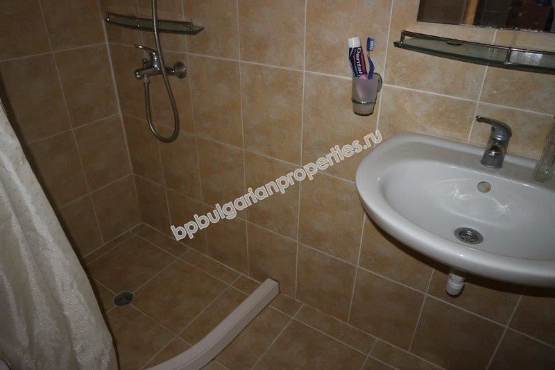 Изгоден апартамент с 2 спални в  затворен комплекс близо до морето