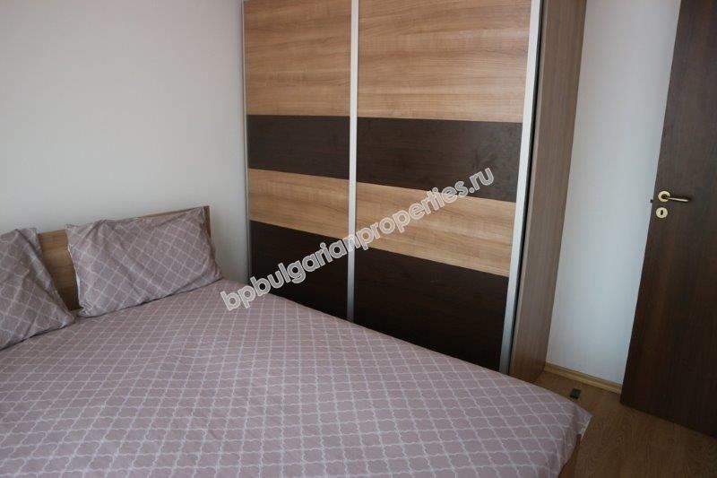 Изгоден апартамент с 2 спални в  затворен комплекс близо до морето