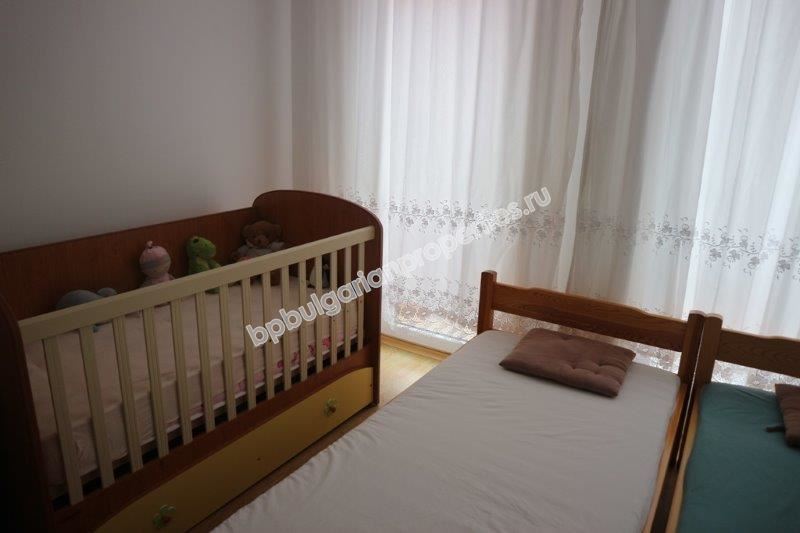 Изгоден апартамент с 2 спални в  затворен комплекс близо до морето