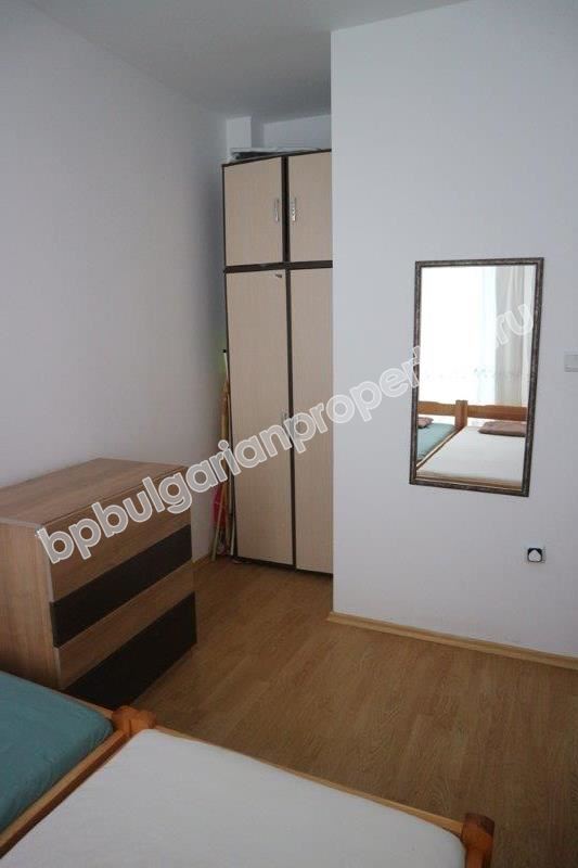 Изгоден апартамент с 2 спални в  затворен комплекс близо до морето