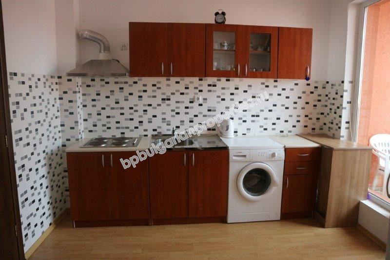 Изгоден апартамент с 2 спални в  затворен комплекс близо до морето