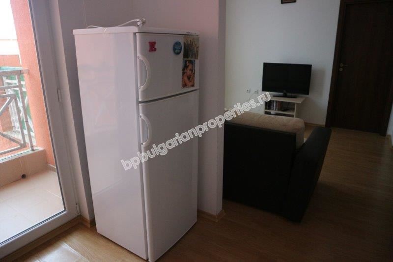 Изгоден апартамент с 2 спални в  затворен комплекс близо до морето