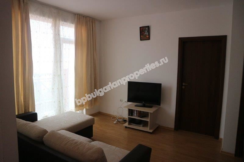 Изгоден апартамент с 2 спални в  затворен комплекс близо до морето