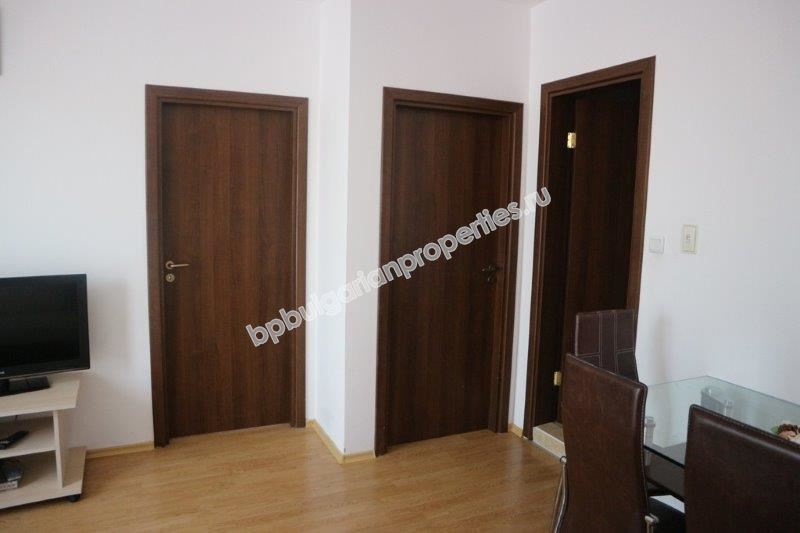 Изгоден апартамент с 2 спални в  затворен комплекс близо до морето