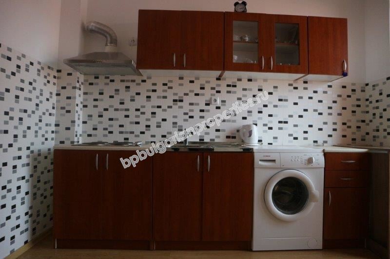 Изгоден апартамент с 2 спални в  затворен комплекс близо до морето