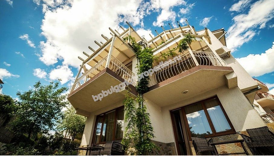 Мебелиран едноспален апартамент за продажба близо до плажа в курорта Слънчев Бряг