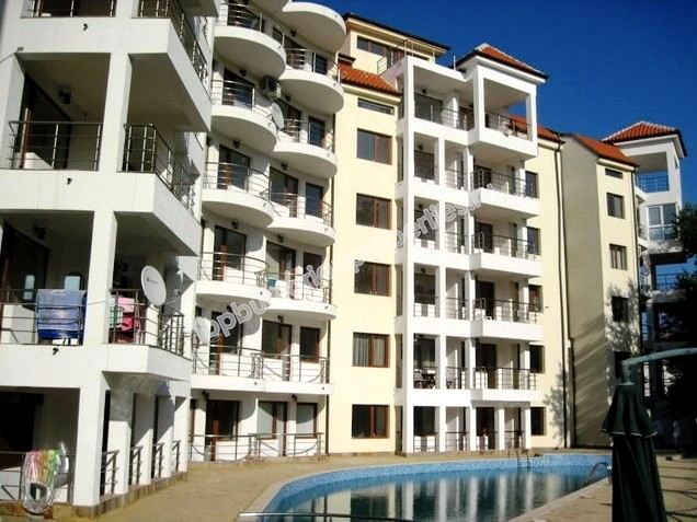 Мебелирано студио за продажба в центъра на курорта Слънчев Бряг