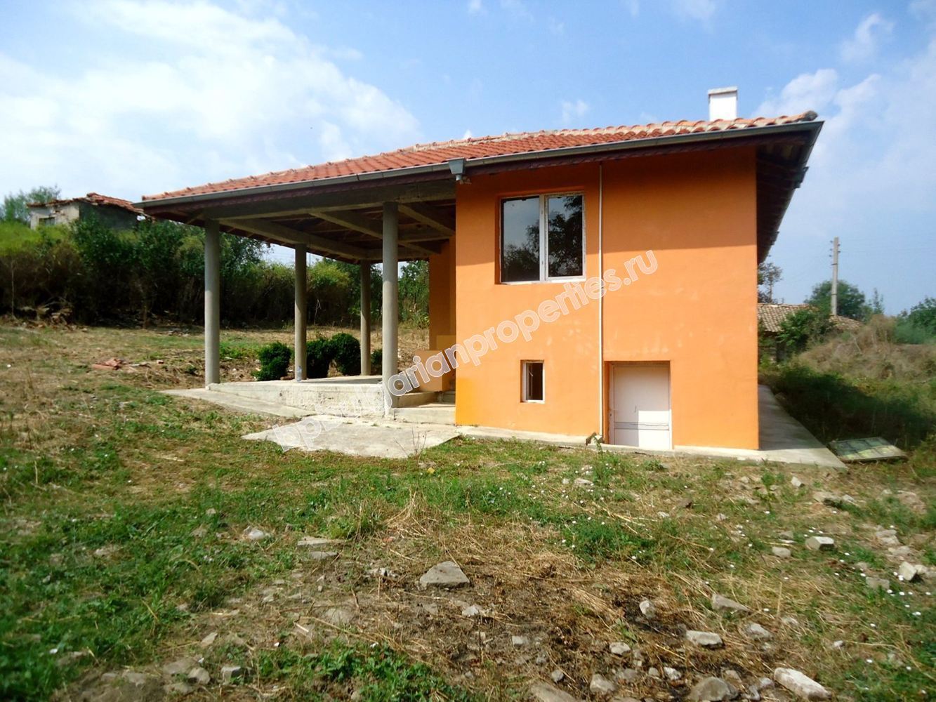 Напълно реновирана двуетажна къща за продажба близо до град Бургас и морето