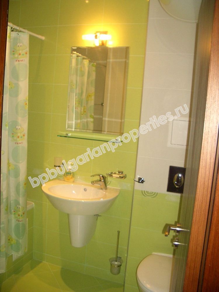 Луксозен двустаен мебелиран апартамент за продажба на първа линия с морска панорама близо до Варна