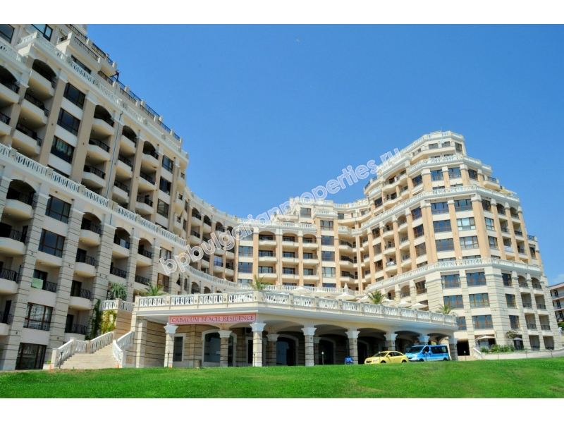 Луксозен двустаен мебелиран апартамент за продажба на първа линия с морска панорама близо до Варна