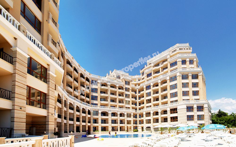 Луксозен двустаен мебелиран апартамент за продажба на първа линия с морска панорама близо до Варна