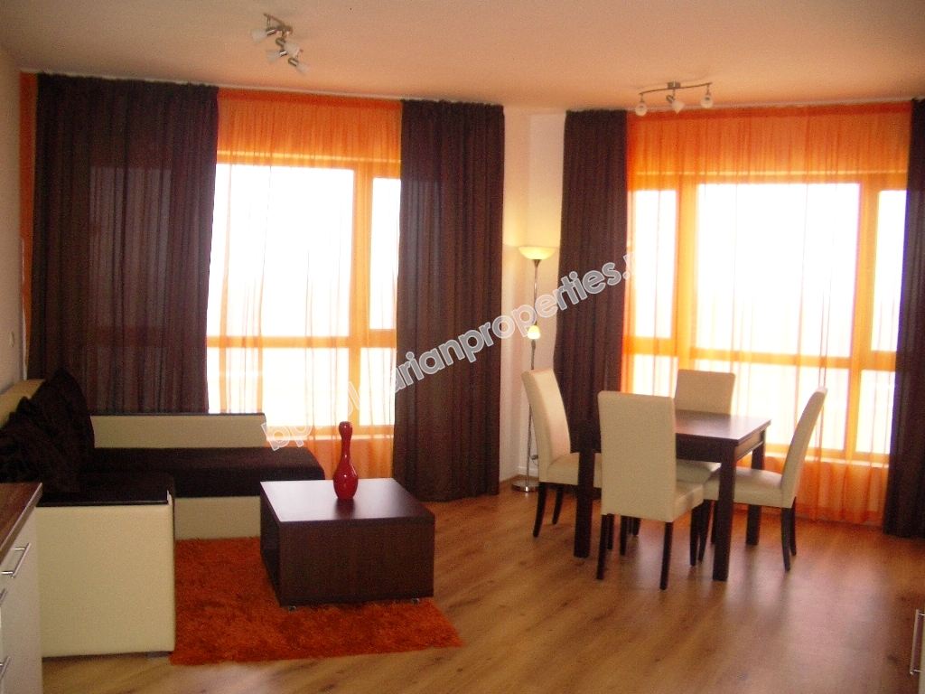 Луксозен двустаен мебелиран апартамент за продажба на първа линия с морска панорама близо до Варна