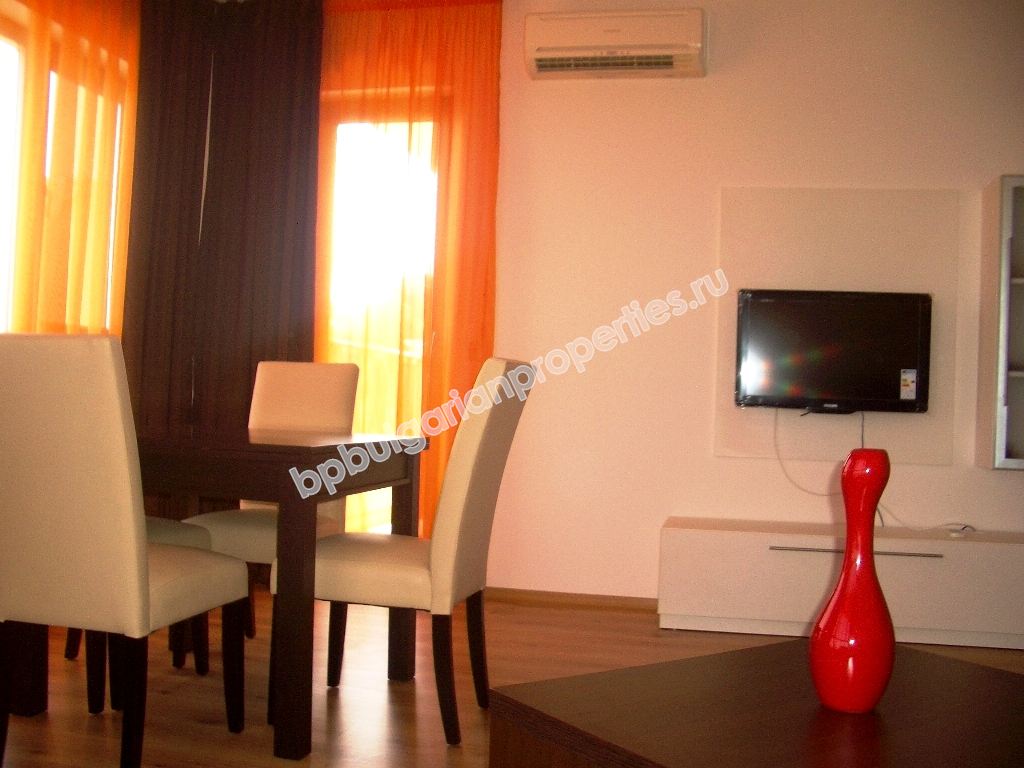 Луксозен двустаен мебелиран апартамент за продажба на първа линия с морска панорама близо до Варна