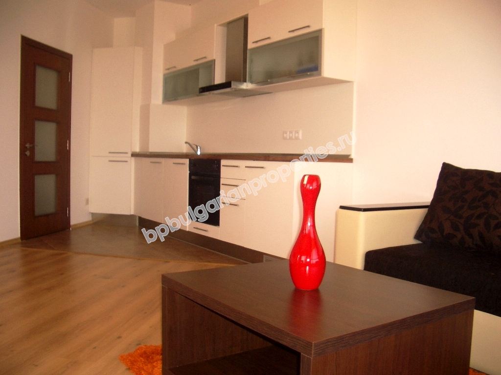 Луксозен двустаен мебелиран апартамент за продажба на първа линия с морска панорама близо до Варна