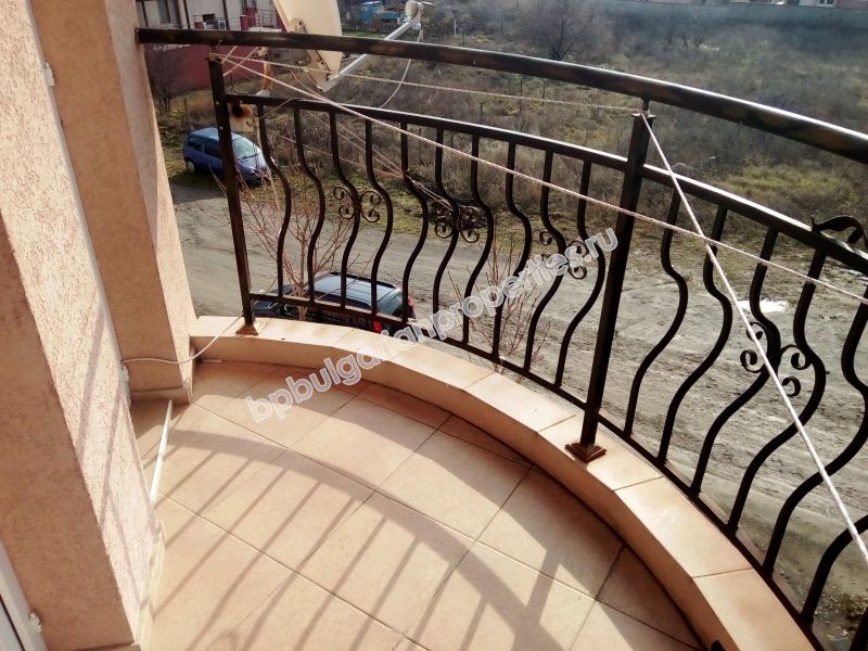 Едноспален мебелиран апартамент за продажба без такса обслужване в Равда