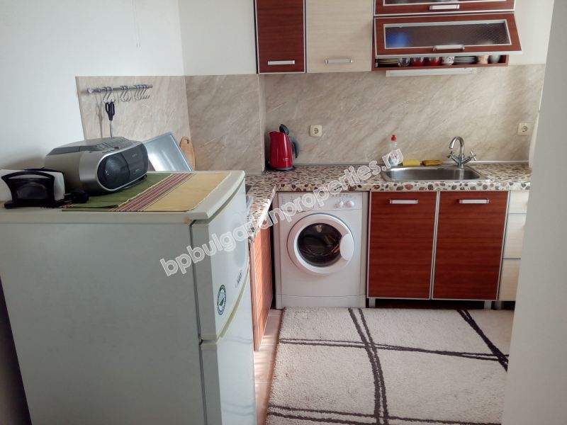 Едноспален мебелиран апартамент за продажба без такса обслужване в Равда