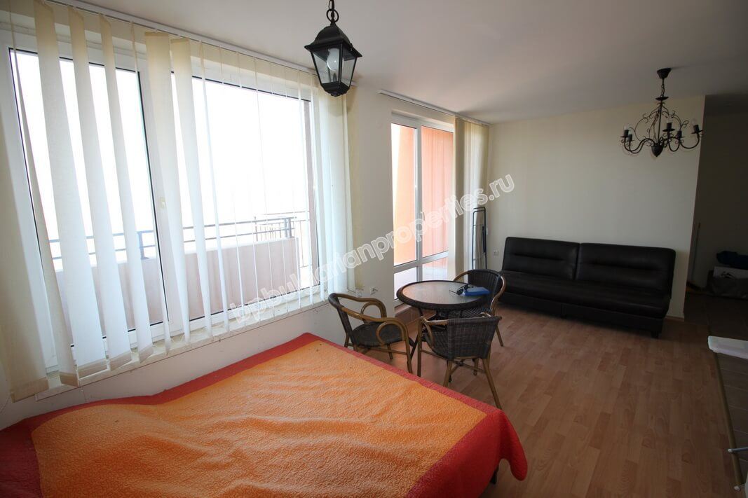 Голямо мебелирано студио за продажба близо до плажа в Слънчев Бряг