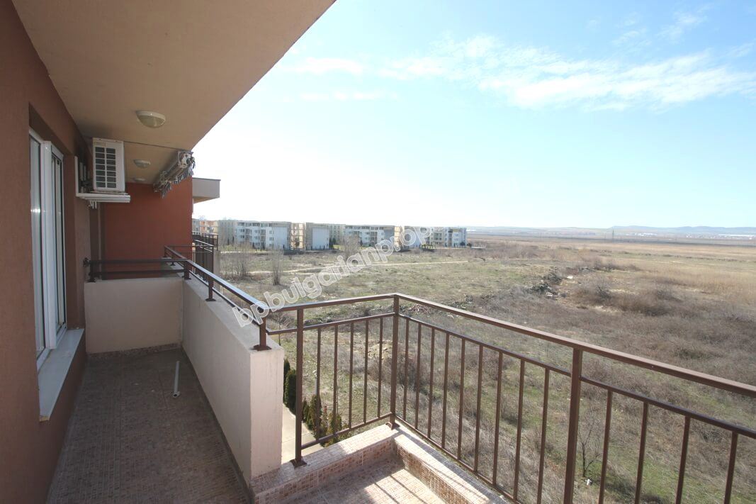 Голямо мебелирано студио за продажба близо до плажа в Слънчев Бряг