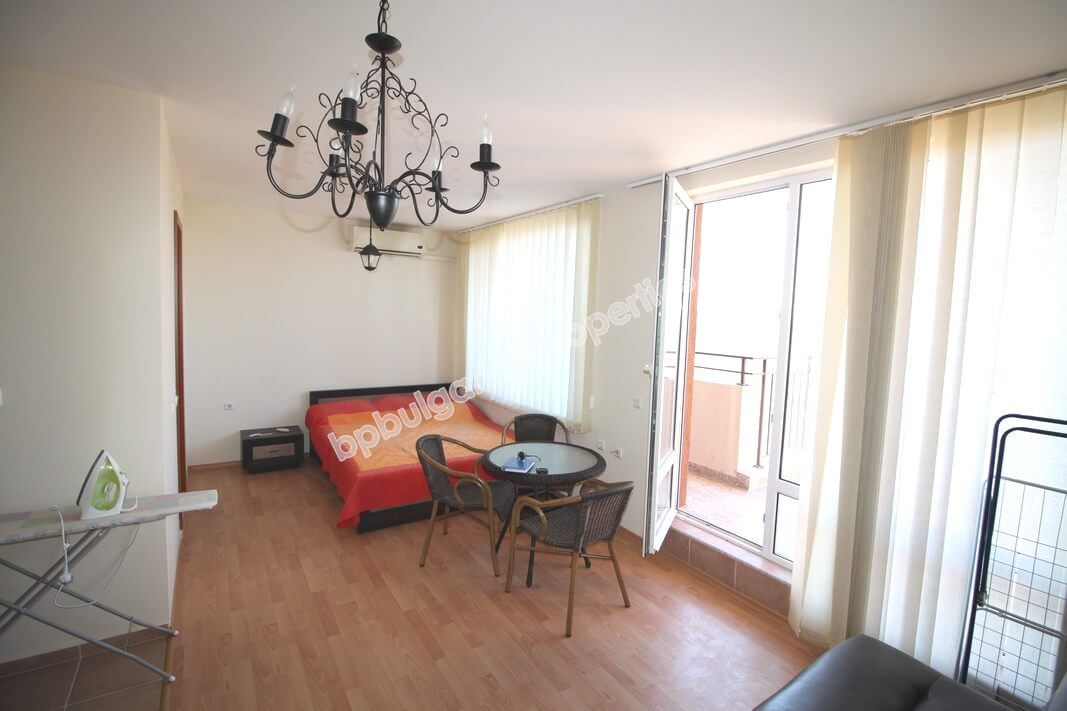 Голямо мебелирано студио за продажба близо до плажа в Слънчев Бряг