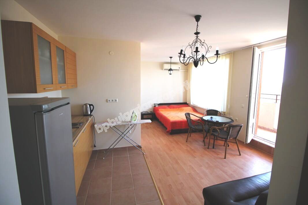 Голямо мебелирано студио за продажба близо до плажа в Слънчев Бряг