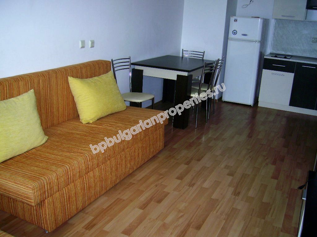 Мебелиран голям едноспален апартамент за продажба близо до Слънчев Бряг и плажа