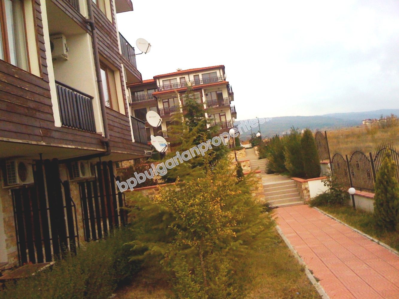 Мебелиран голям едноспален апартамент за продажба близо до Слънчев Бряг и плажа