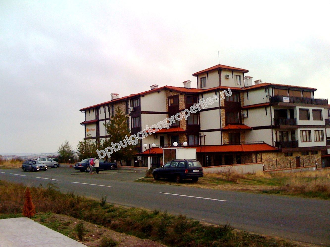 Мебелиран голям едноспален апартамент за продажба близо до Слънчев Бряг и плажа