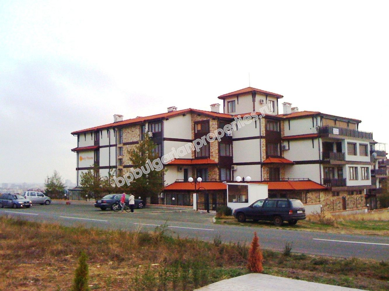 Мебелиран голям едноспален апартамент за продажба близо до Слънчев Бряг и плажа