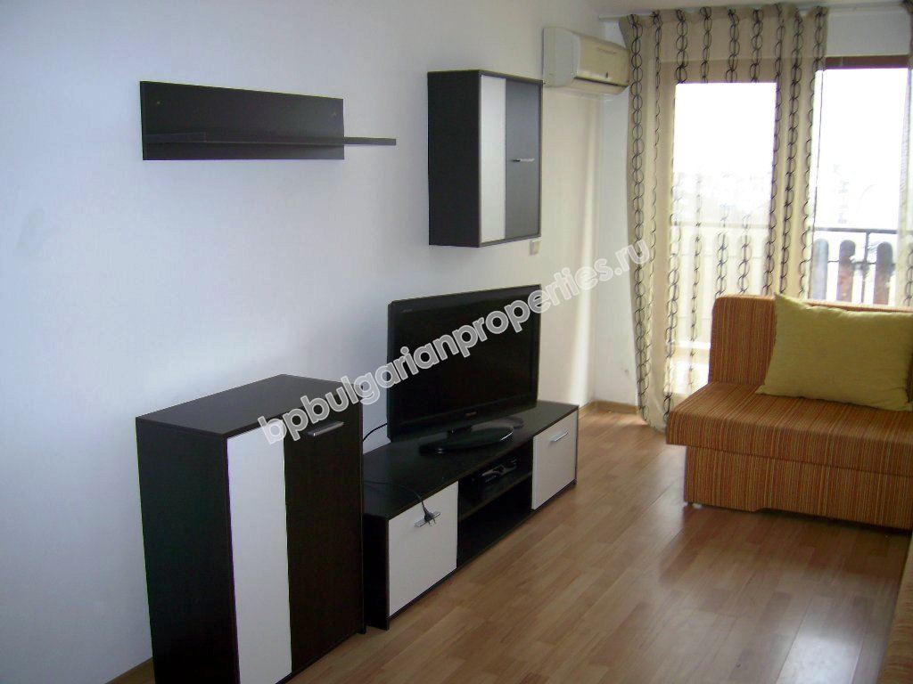 Мебелиран голям едноспален апартамент за продажба близо до Слънчев Бряг и плажа