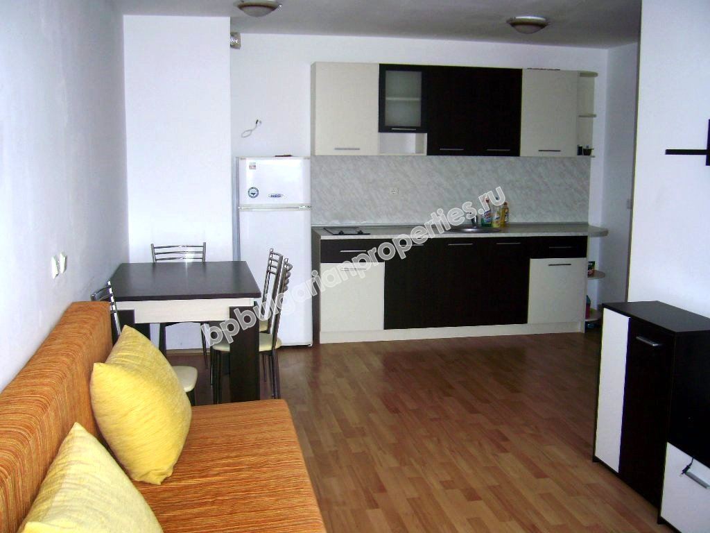 Мебелиран голям едноспален апартамент за продажба близо до Слънчев Бряг и плажа