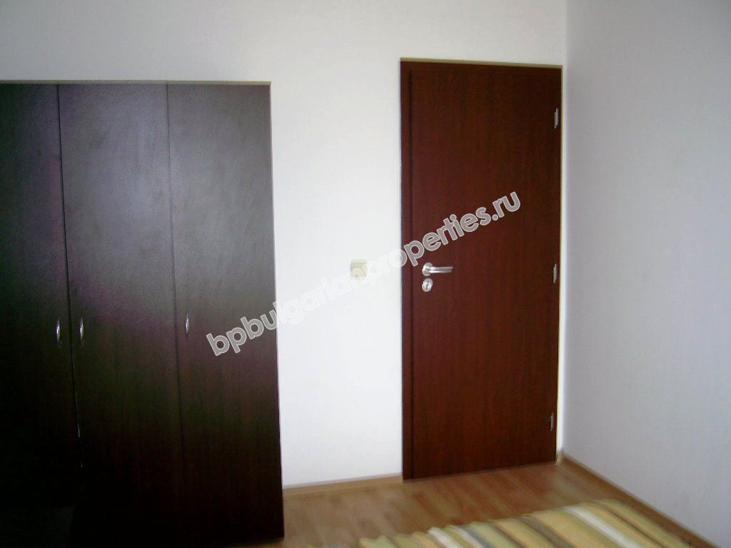 Мебелиран голям едноспален апартамент за продажба близо до Слънчев Бряг и плажа