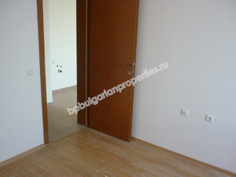 Тристаен апартамент в затворен комплекс на цената на двустаен в Слънчев Бряг