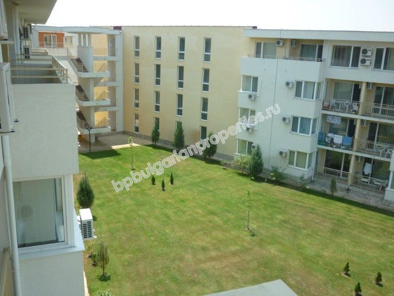 Тристаен апартамент в затворен комплекс на цената на двустаен в Слънчев Бряг