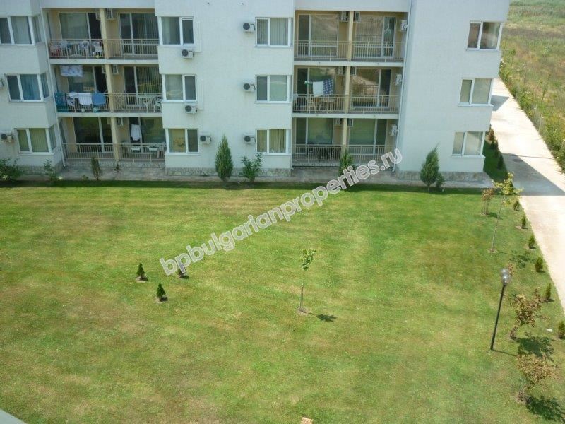 Тристаен апартамент в затворен комплекс на цената на двустаен в Слънчев Бряг