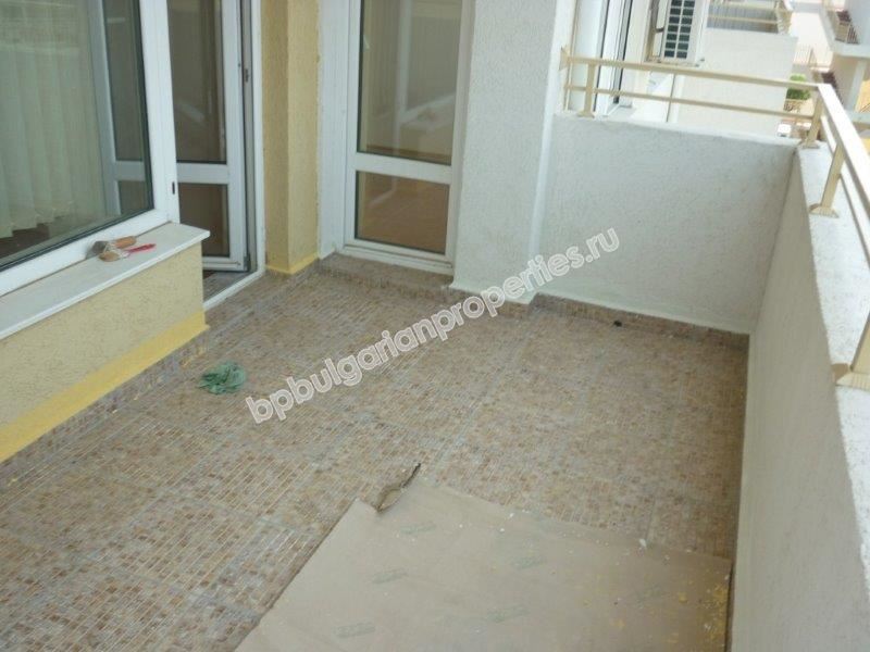 Тристаен апартамент в затворен комплекс на цената на двустаен в Слънчев Бряг