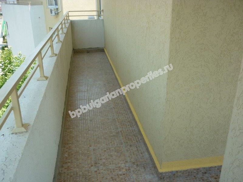 Тристаен апартамент в затворен комплекс на цената на двустаен в Слънчев Бряг