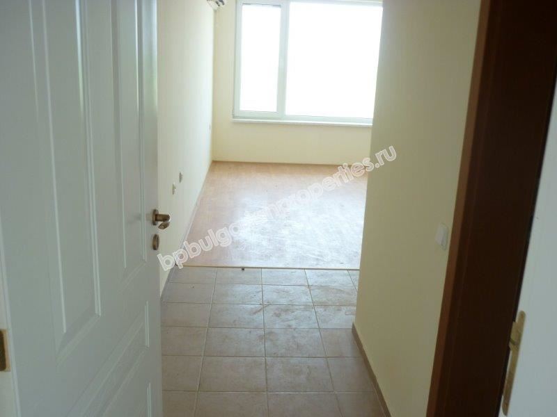 Тристаен апартамент в затворен комплекс на цената на двустаен в Слънчев Бряг